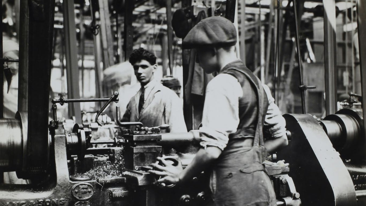 Produção Industrial busca profissionais qualificados